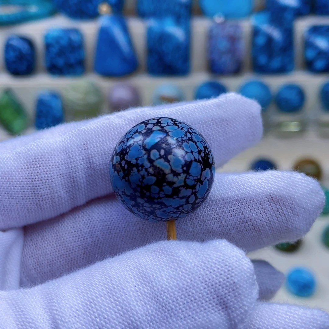 绿松石未镶嵌颈饰