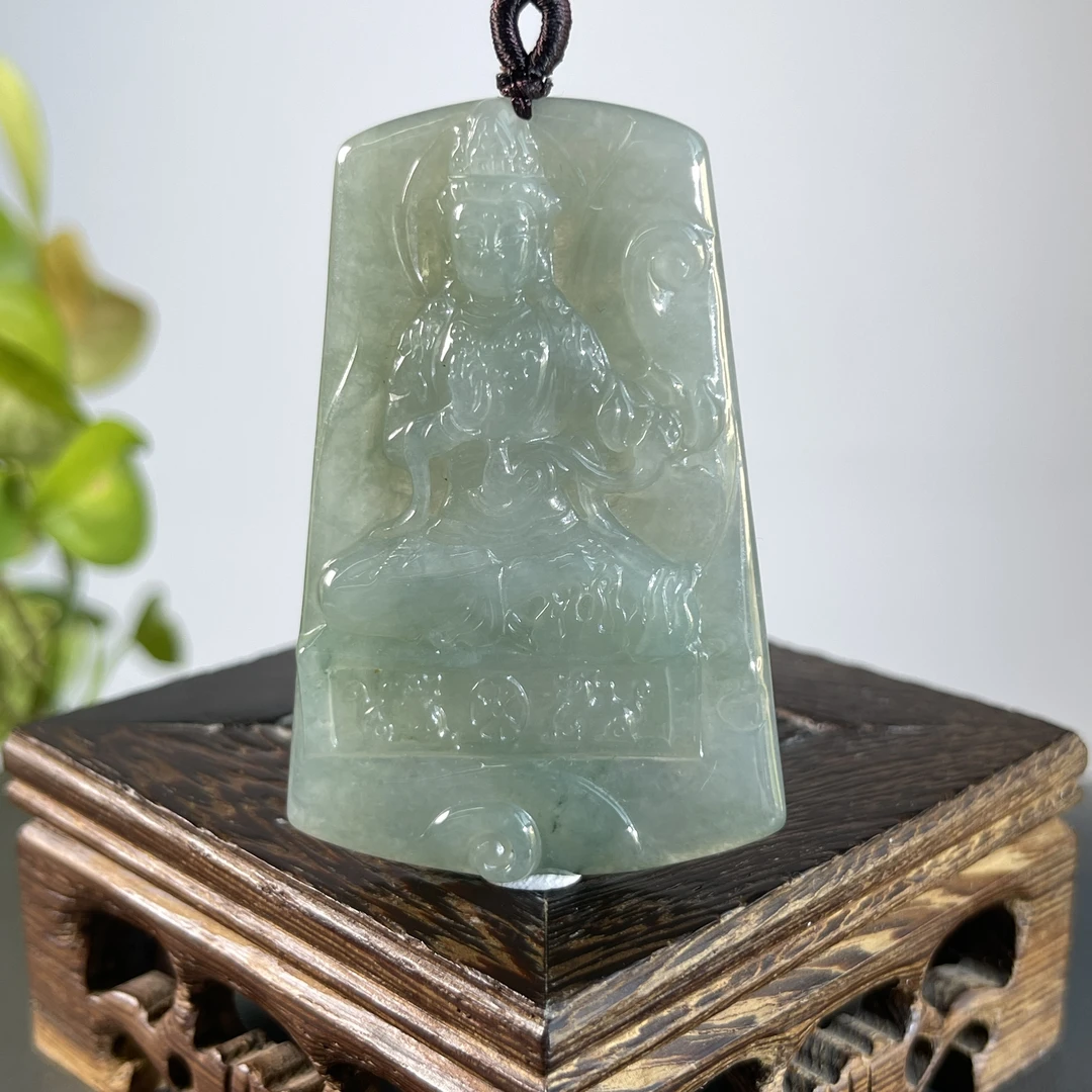 JYB02-106  天然翡翠缅甸A货 持莲观音