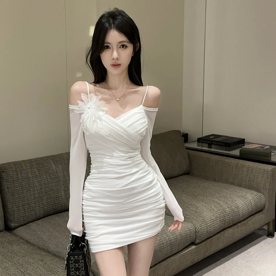 一字肩修身连衣裙女早秋季法式收腰设计感气质显瘦长袖吊带包臀裙