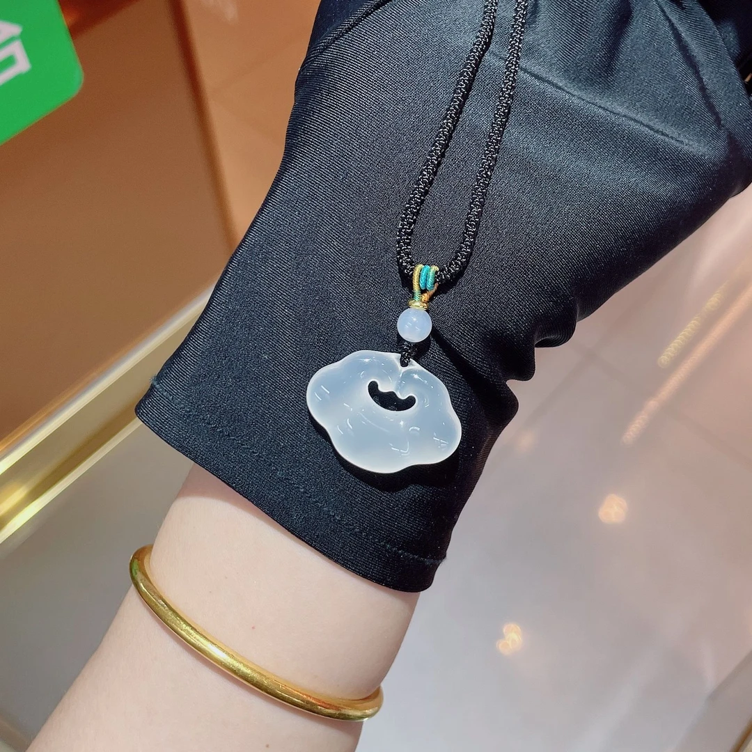白月光玉髓祥云锁吊坠时尚百搭