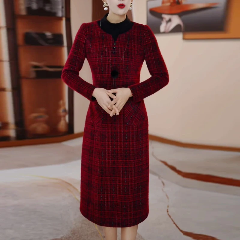 气质高雅修身连衣裙女时尚格纹妈妈装冬季新款加厚保暖长袖中长裙