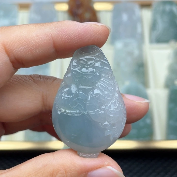 翡翠未镶嵌颈饰盘龙扣