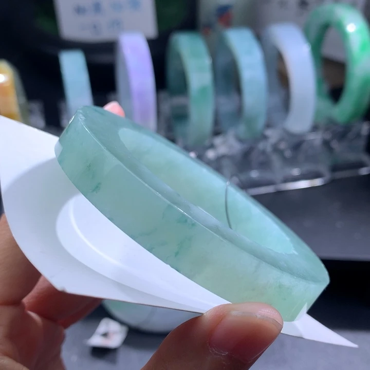 定制翡翠未镶嵌翡翠手镯