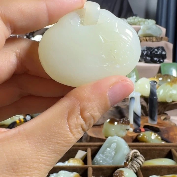 和田玉（糖玉）未镶嵌挂件