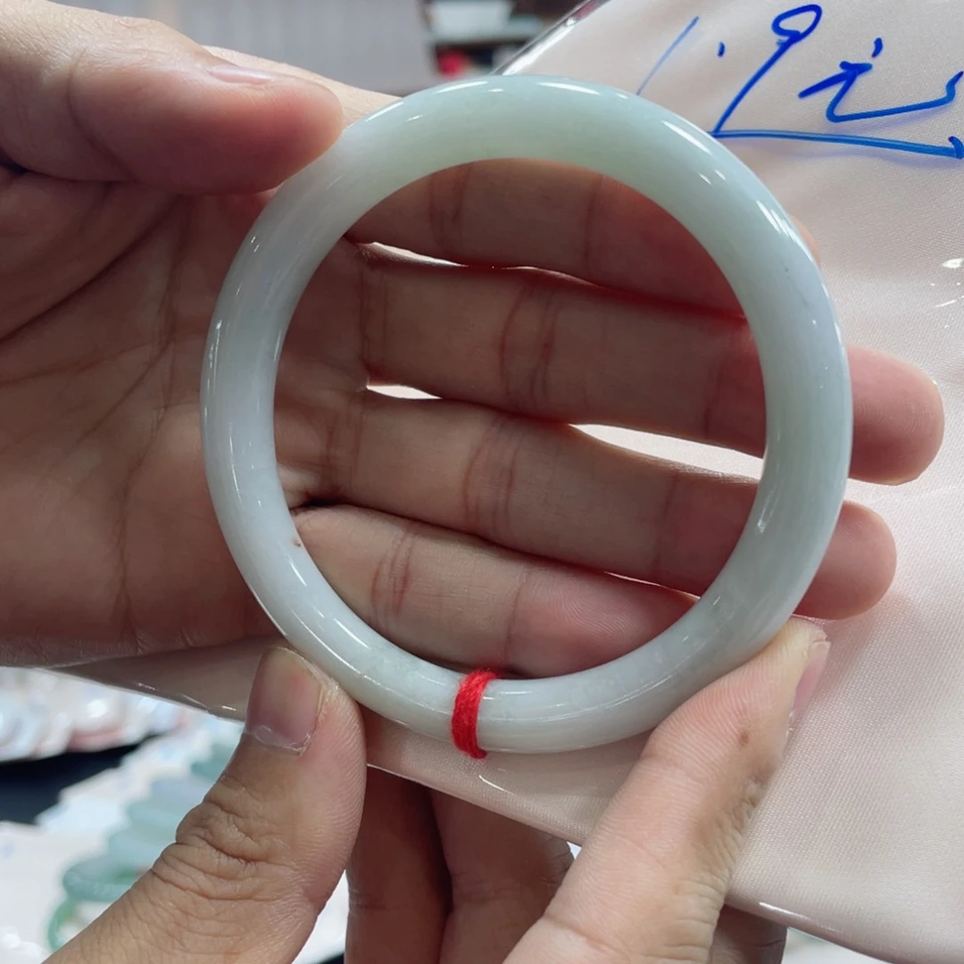 翡翠手镯未镶嵌可****6有包容