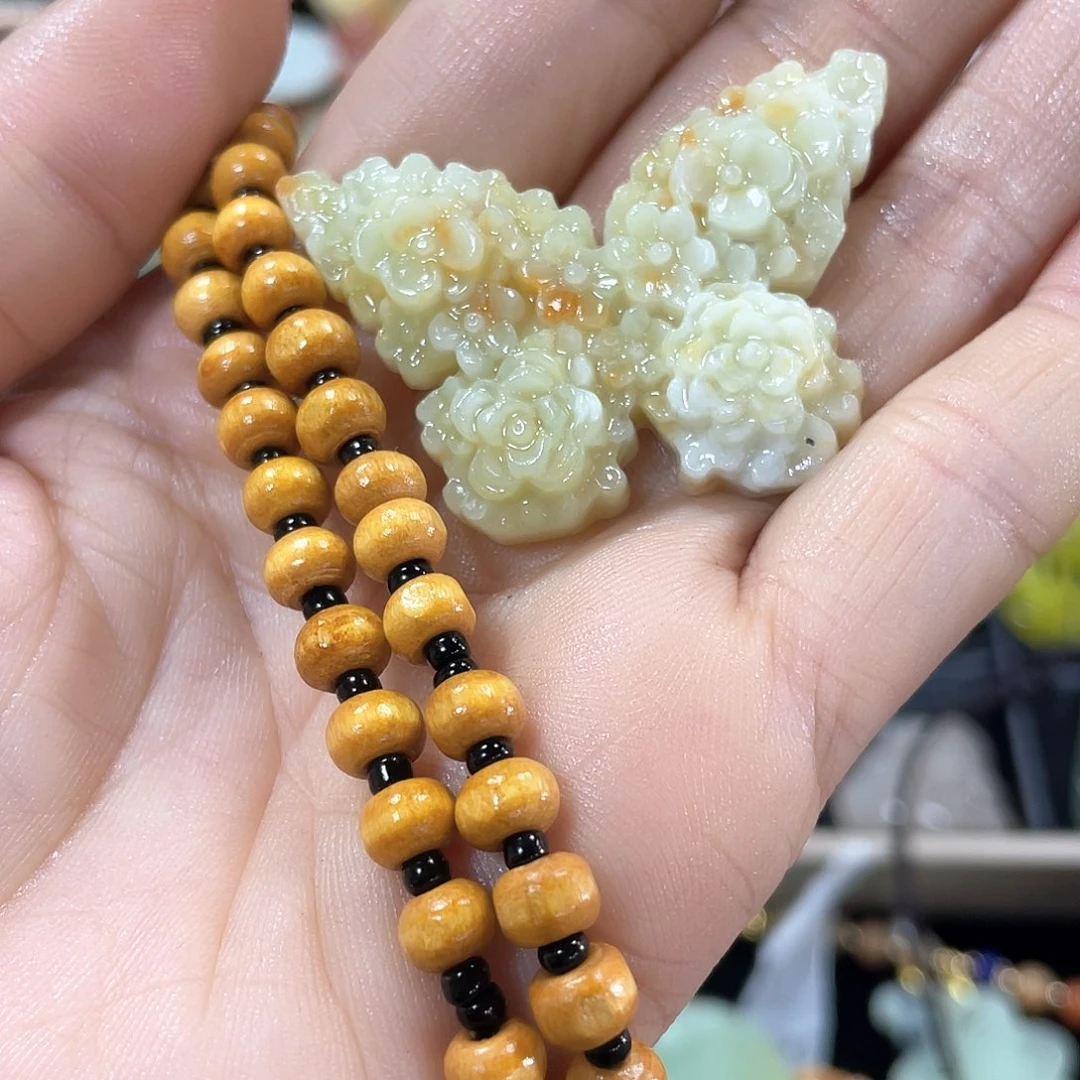 蛇纹石玉颈饰合金