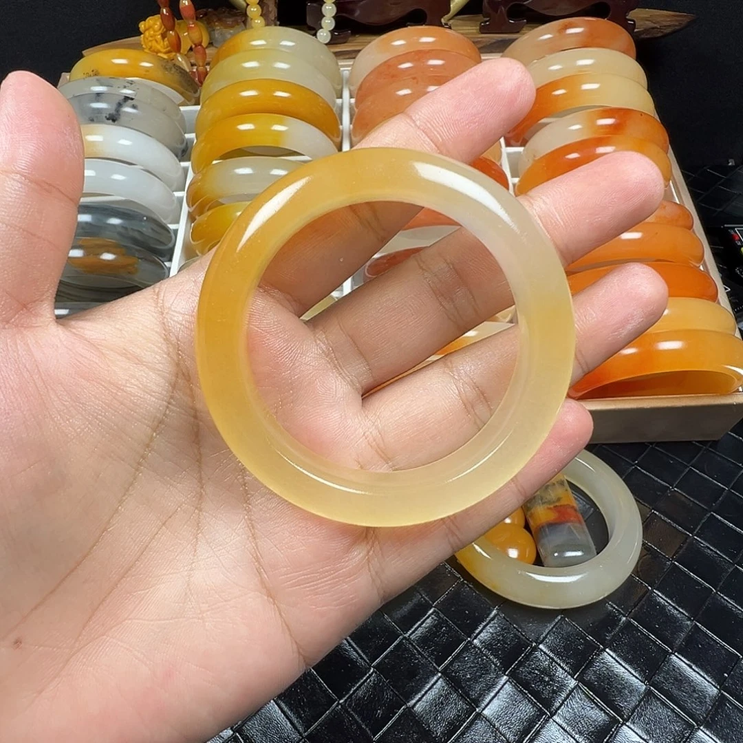 曾***伤石英质玉（黄龙玉）未镶嵌手镯