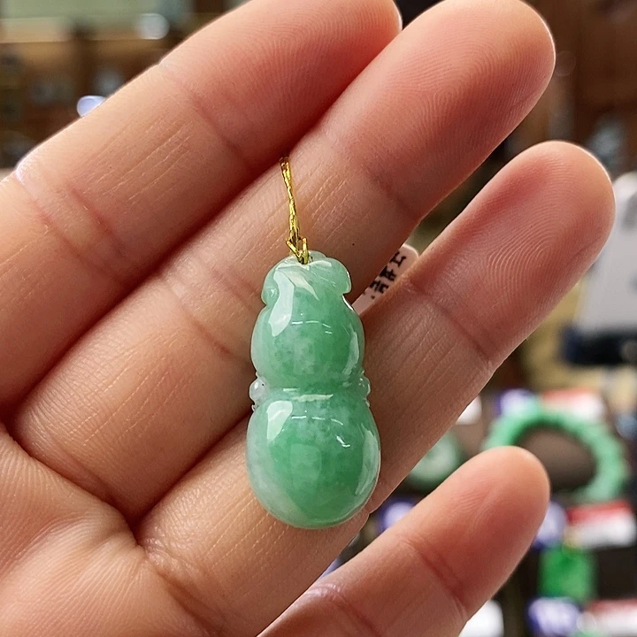 翡翠颈饰未镶嵌葫芦