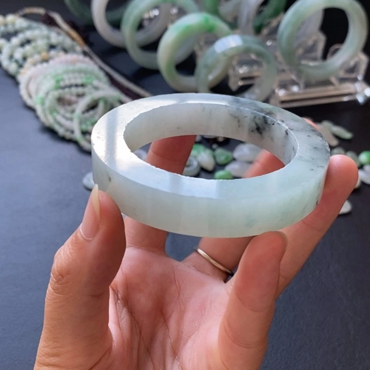 未镶嵌翡翠手镯定制翡翠