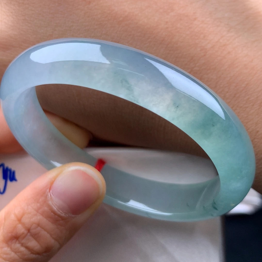 翡翠未镶嵌手镯冰蓝起光