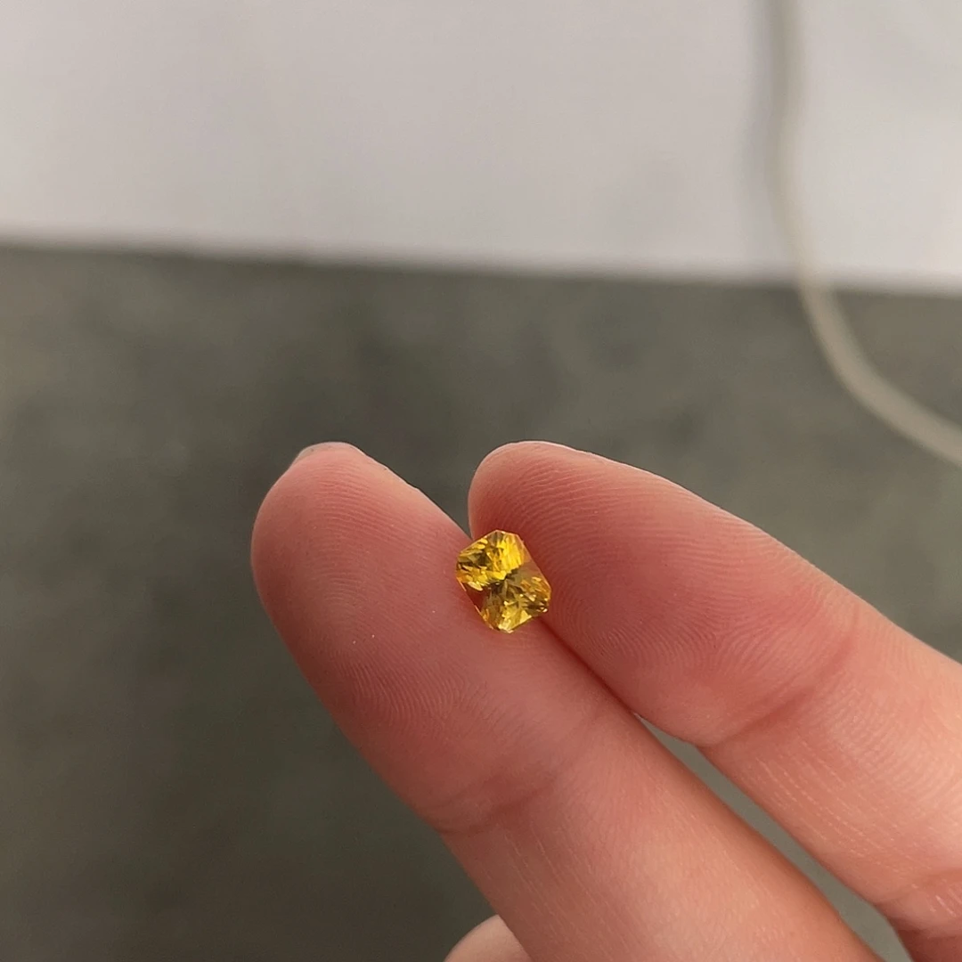 彩色蓝宝石裸石1.2ct金丝雀黄蓝宝grc vb