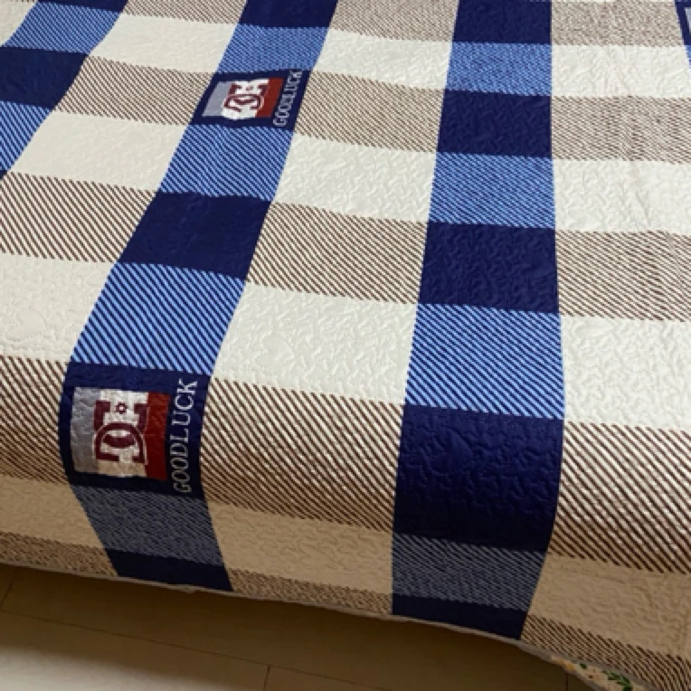 亲肤防滑防尘双面牛奶四季通用床盖三层床单炕盖布床