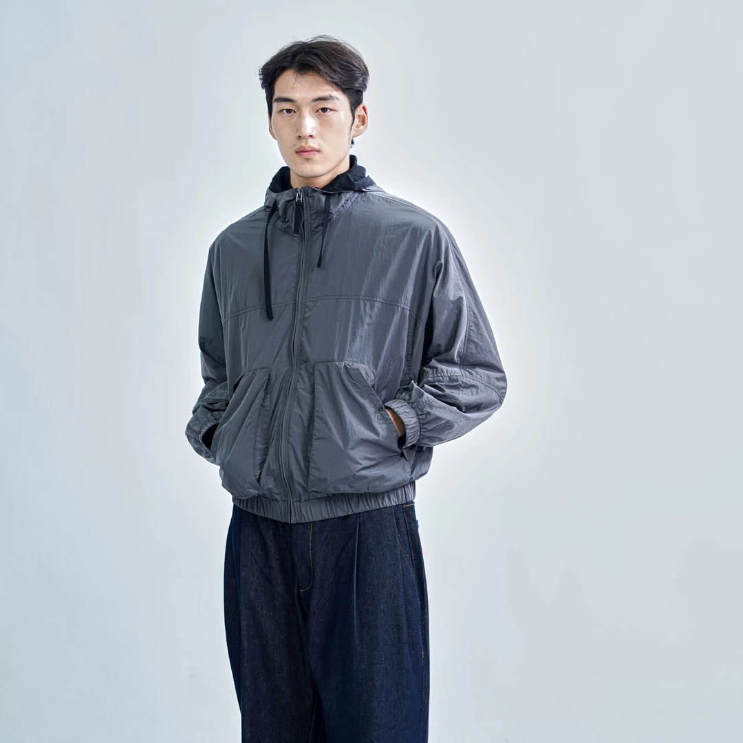 北纬三十度软壳衣哑光时尚蝙蝠袖户外防风男士纯色连帽冲锋夹克