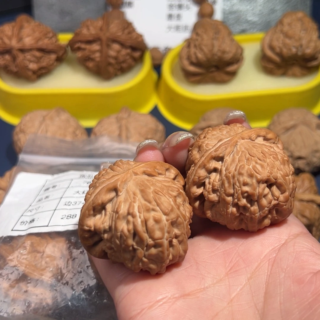 文玩核桃把件我**武白狮子大红袍