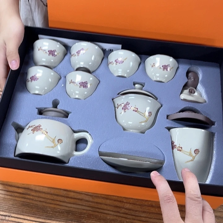孤品茶具套装等。