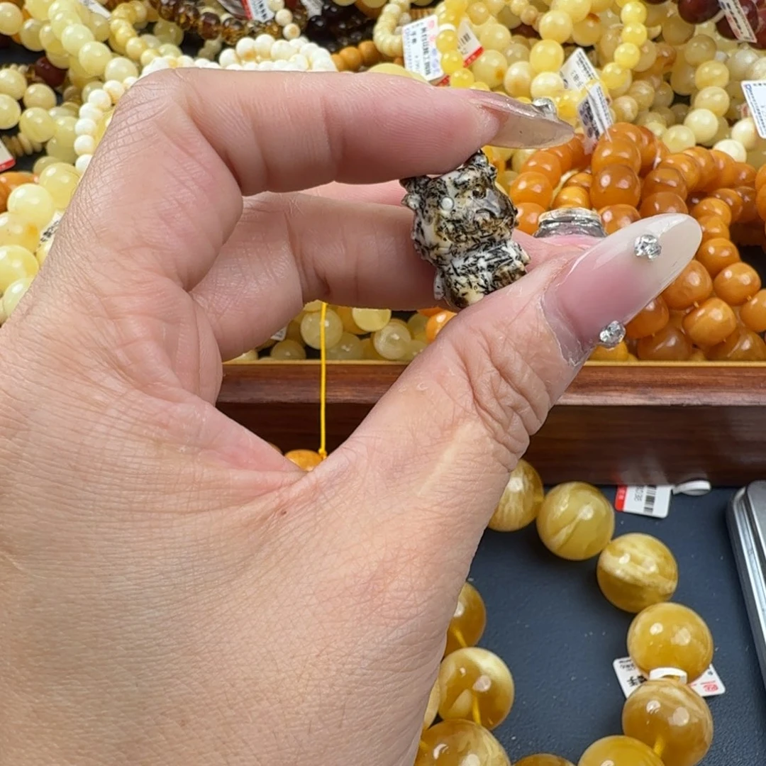 琥珀未镶嵌珠宝奇石