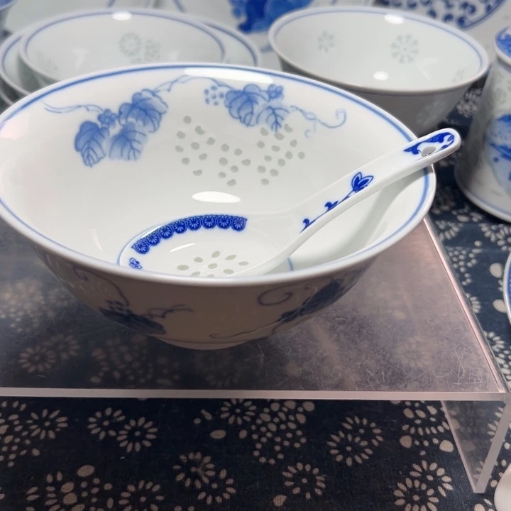 青花玲珑6寸葡萄小面碗10个小勺8个