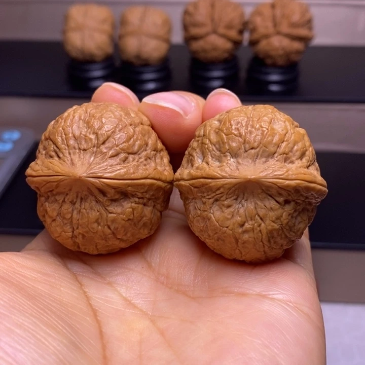 文玩核桃把件粗筋蟒纹虎头27