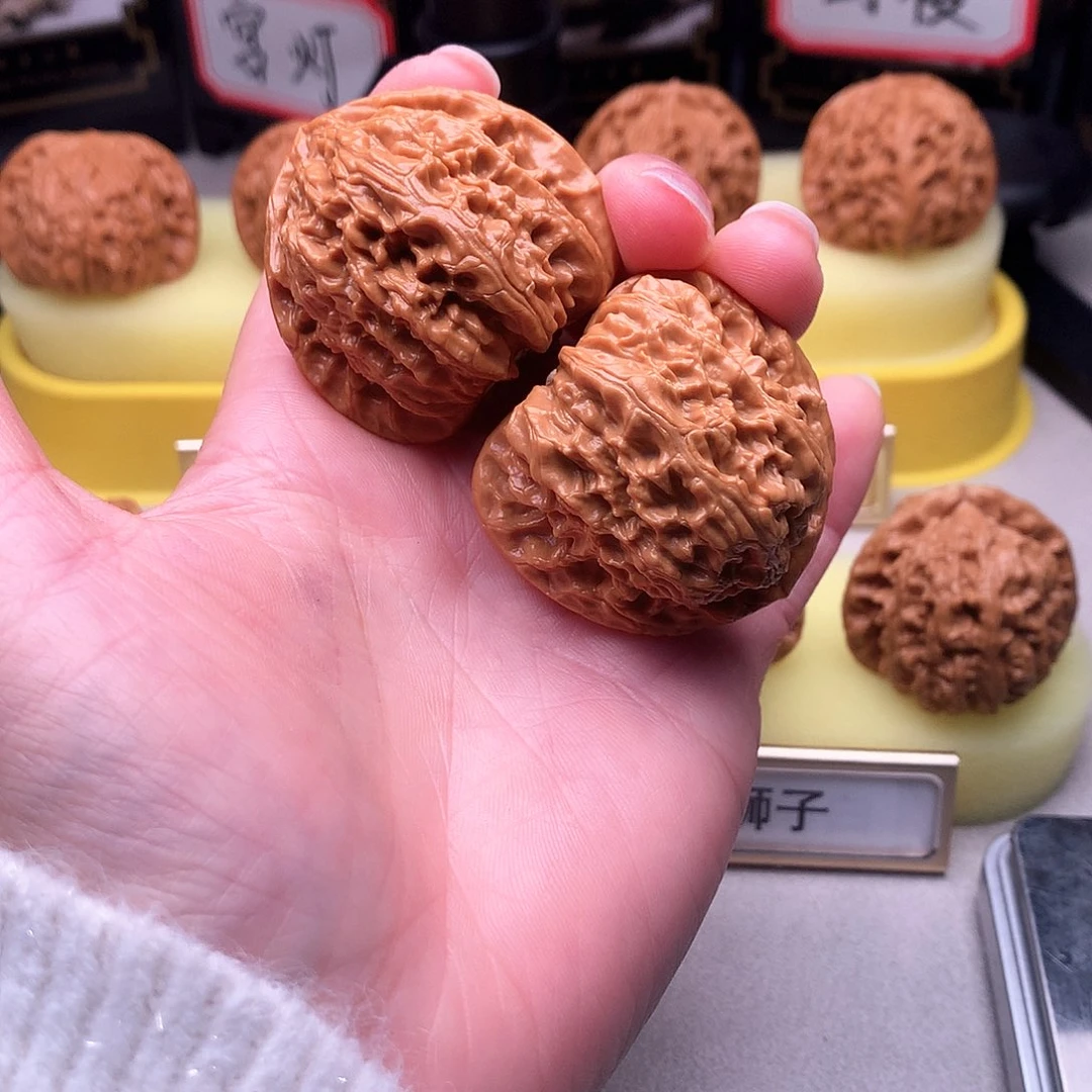 文玩核桃吊坠40➕尺三角白狮子311号