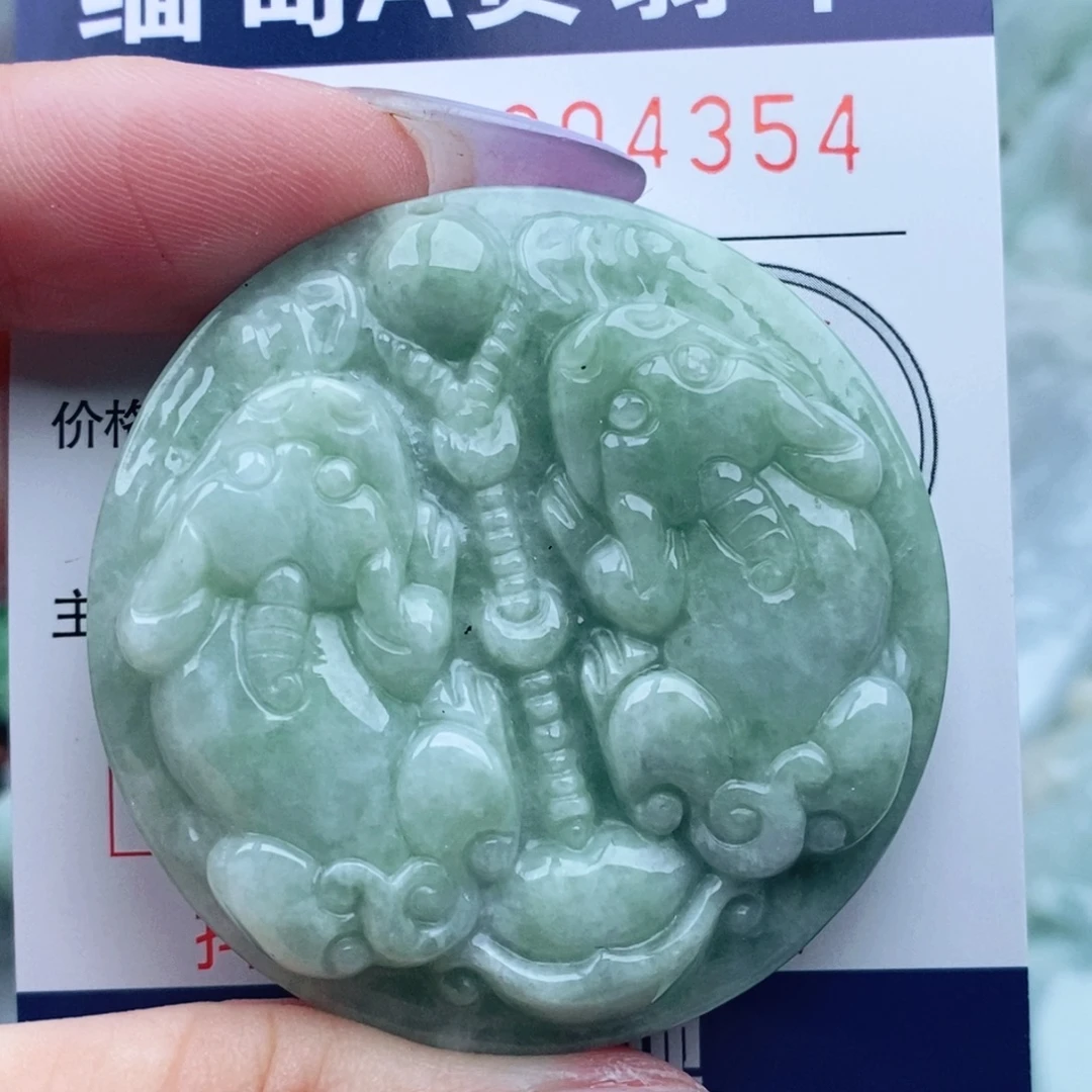 吊坠(不含链)未镶嵌翡翠