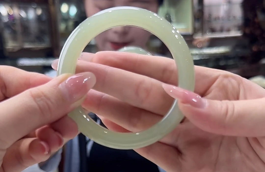 精品天然和田玉手镯 晴水 58