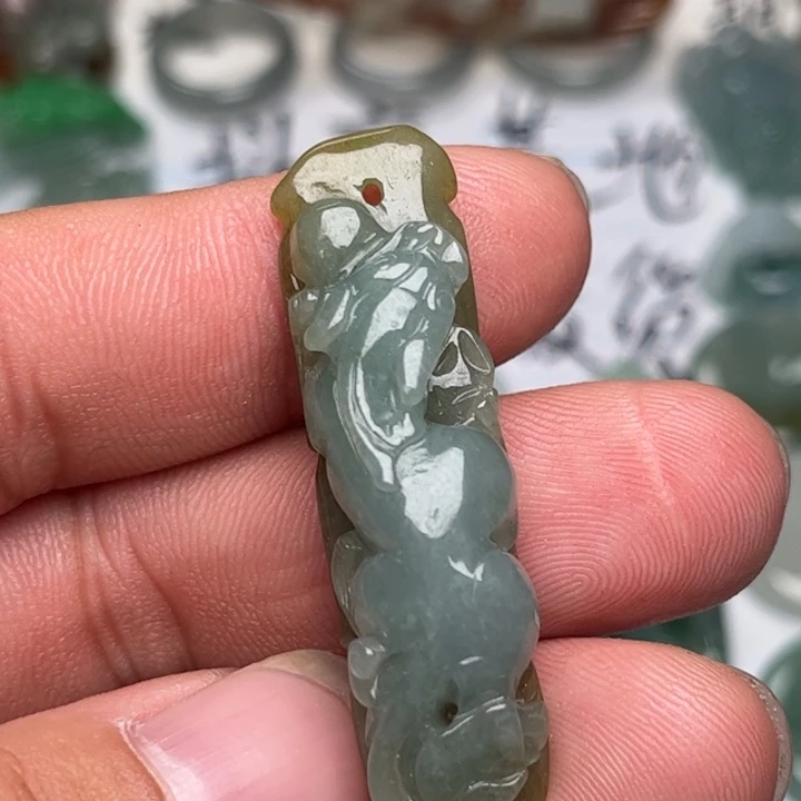 翡翠未镶嵌颈饰貔貅