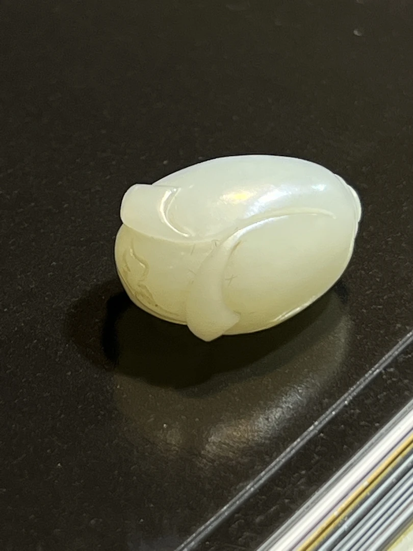 和田玉带黄皮玉兰花 无孔