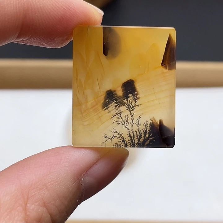 泽***玛瑙/玉髓未镶嵌颈饰