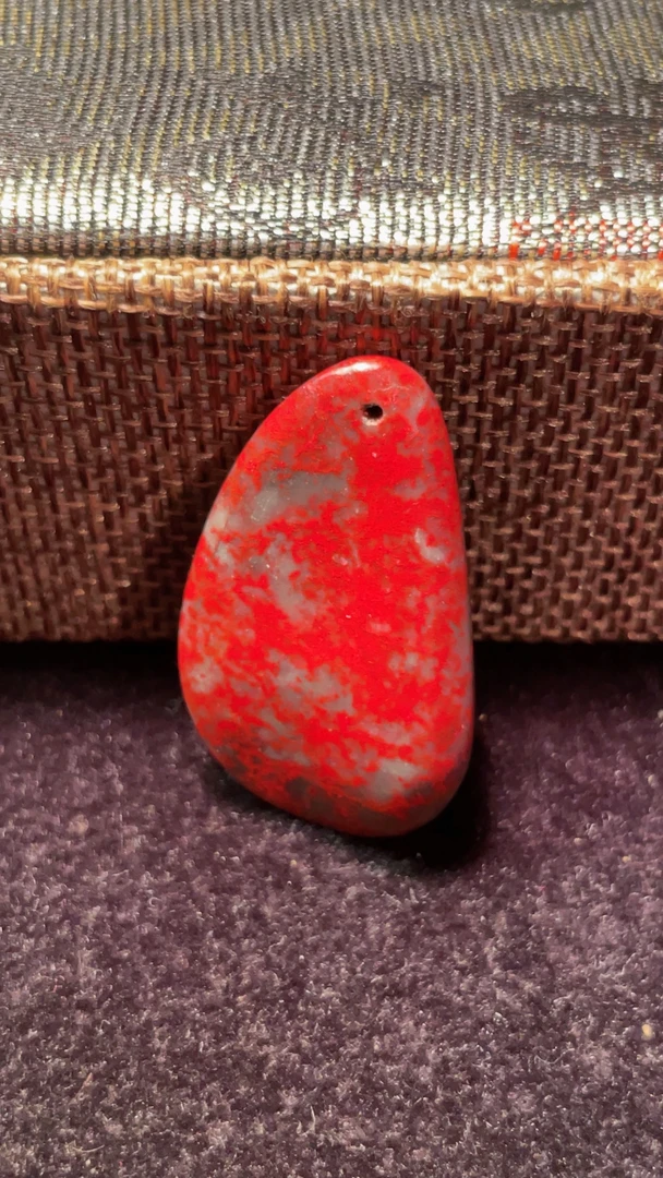 昌化鸡血石随型挂件