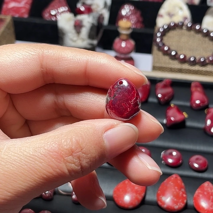 天然辰砂原石吊坠