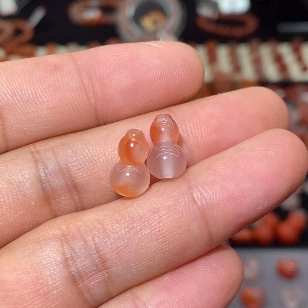 南红玛瑙冰飘未镶嵌通孔葫芦两个