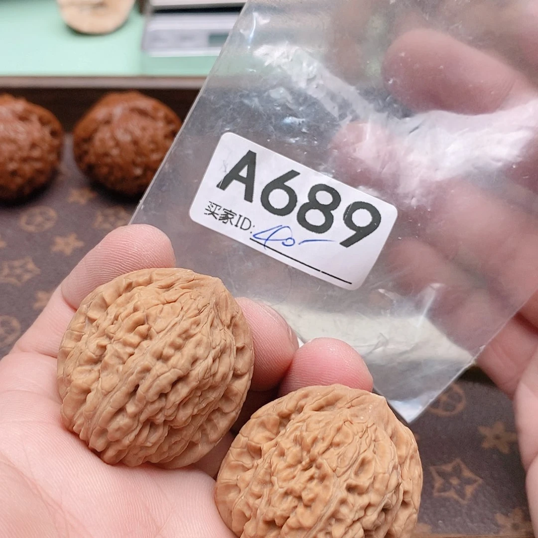 文玩核桃把件四座楼35尺。