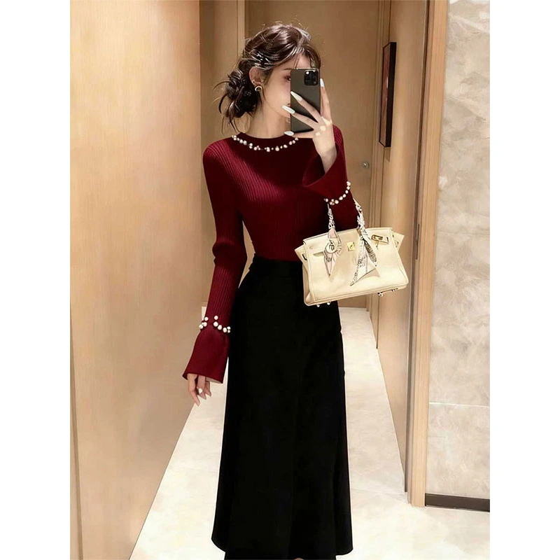 巨好看的秋冬女装气质轻熟高级感红色喇叭袖钉珠针织打底衫套装裙