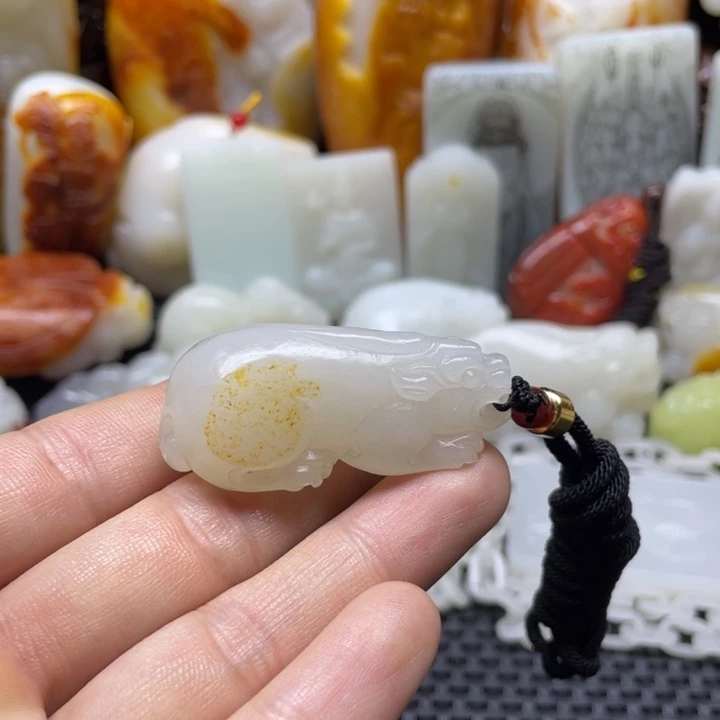 和田玉未镶嵌颈饰