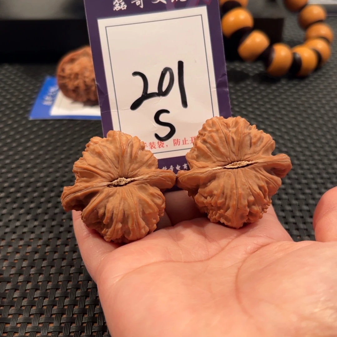 文玩核桃把件201号白狮子43全品