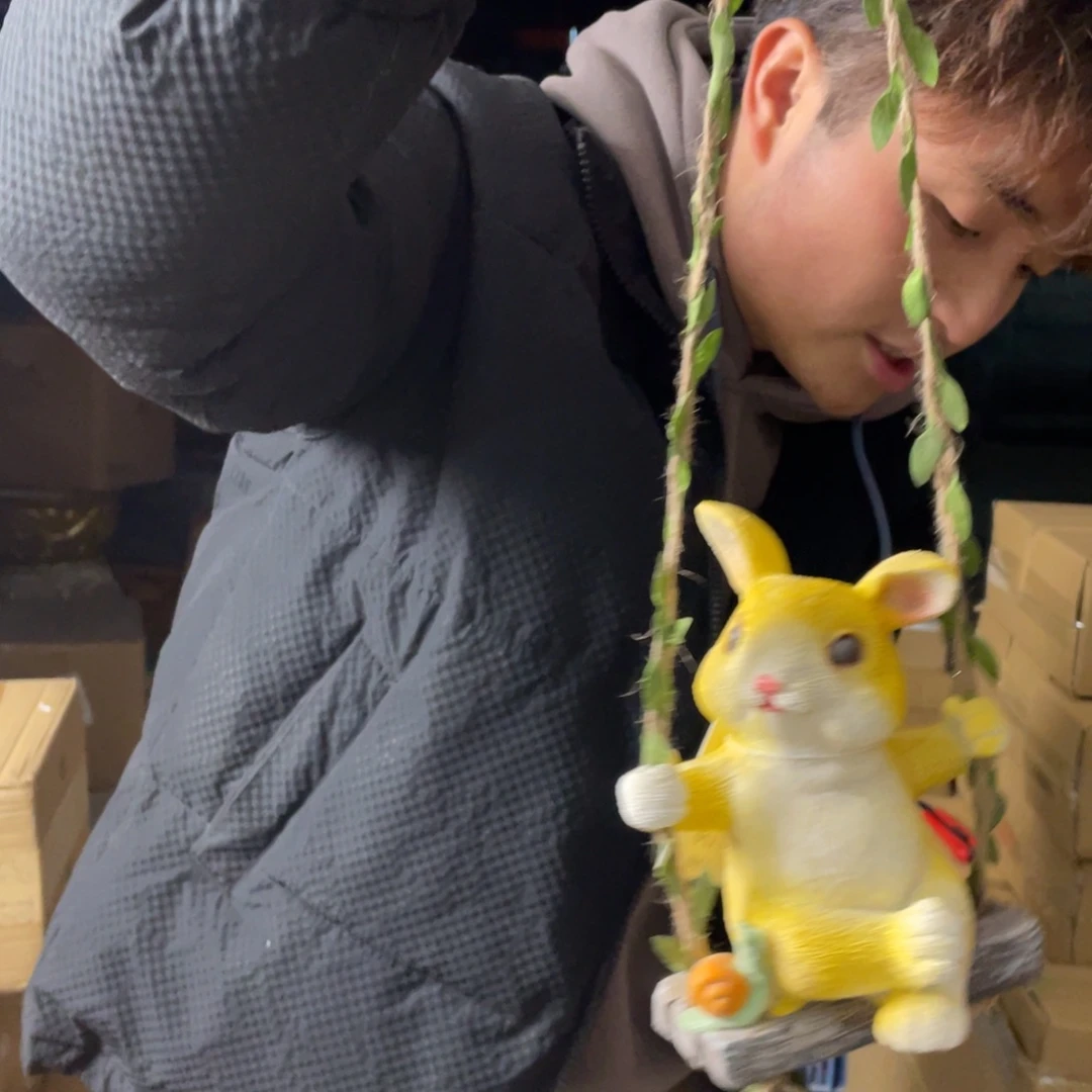 【闪购商品】陶瓷树脂秋千兔子摆件