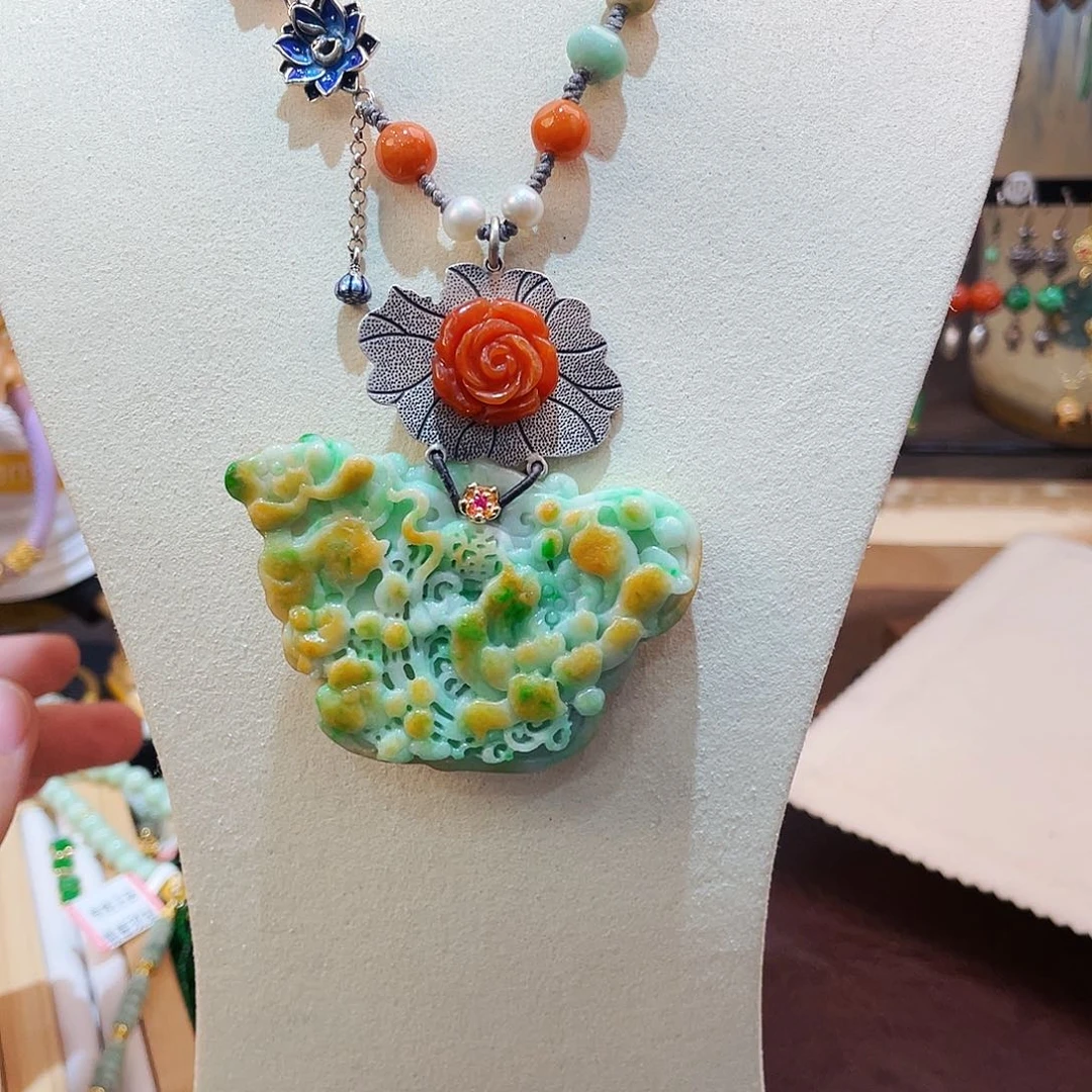 翡翠颈饰未镶嵌翡翠