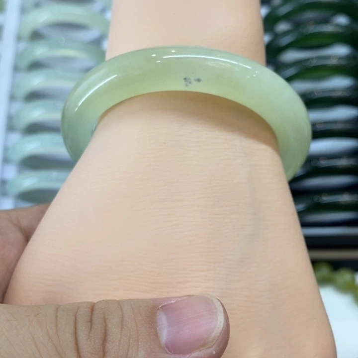 蛇纹石玉未镶嵌手镯54微霞