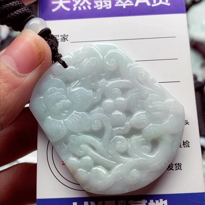 翡翠挂件未镶嵌翡翠