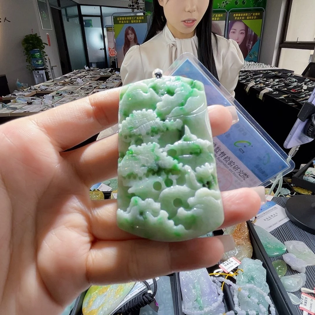 颈饰未镶嵌翡翠一个
