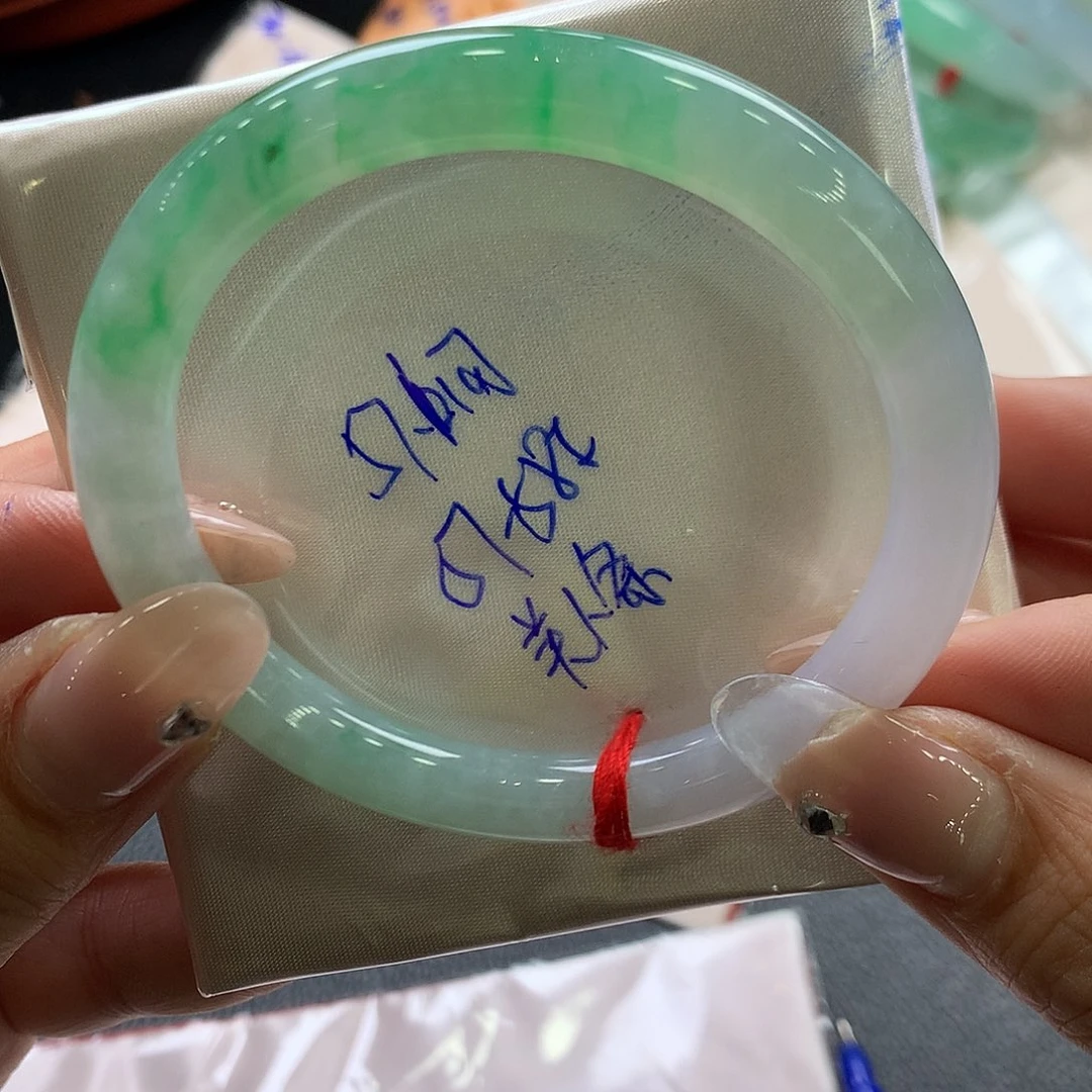 翡翠未镶嵌手镯57.1元