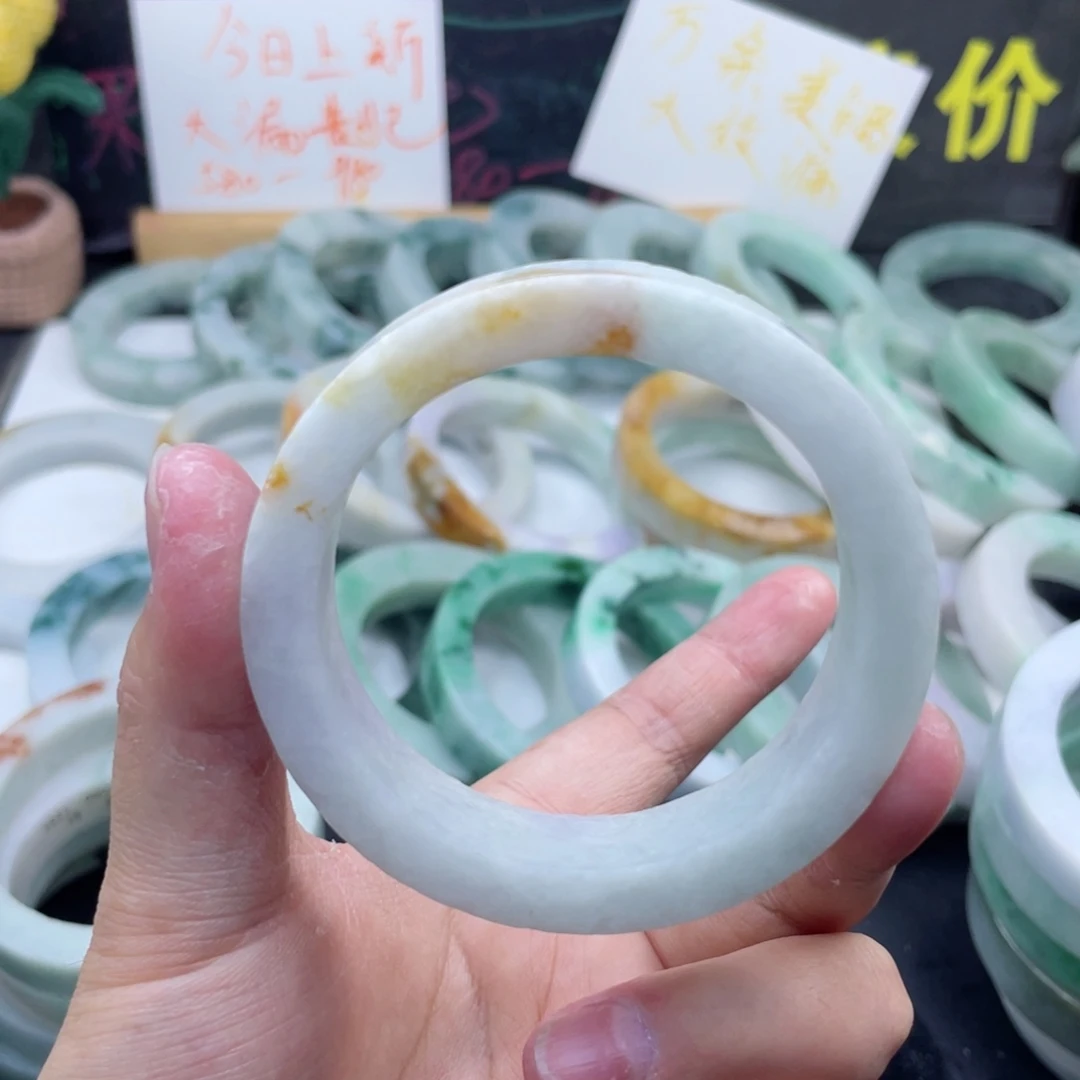 定制翡翠未镶嵌翡翠手镯