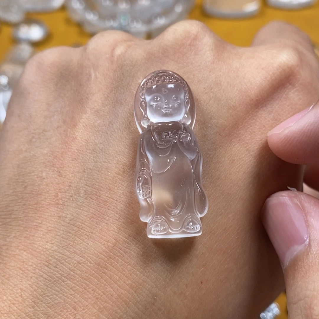 空***白颈饰未镶嵌石英质玉宝宝佛