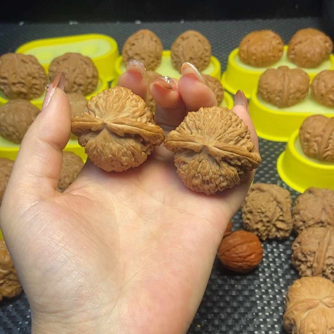 文玩核桃把件白狮子45