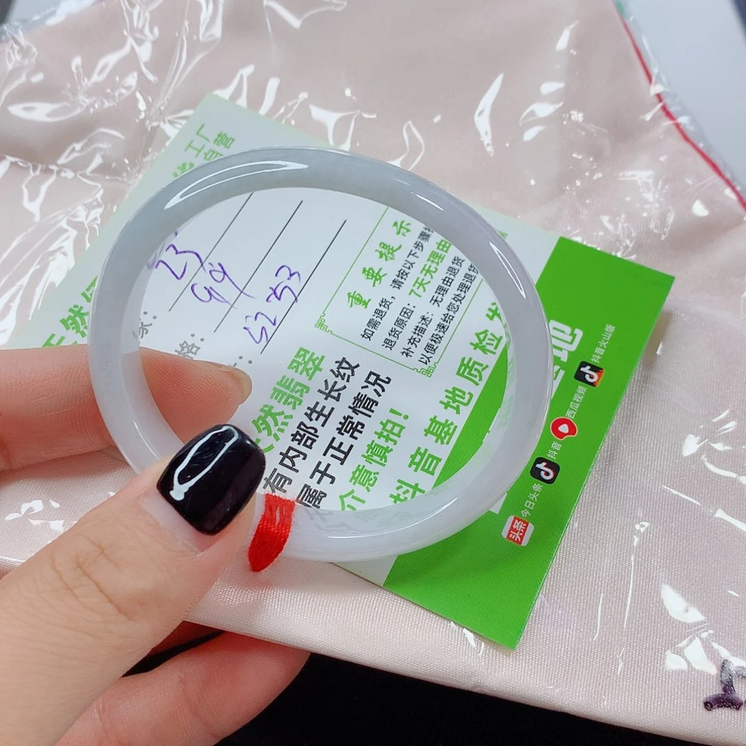 翡翠手镯未镶嵌翡翠