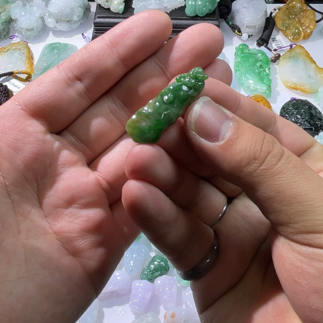 翡翠颈饰未镶嵌天然