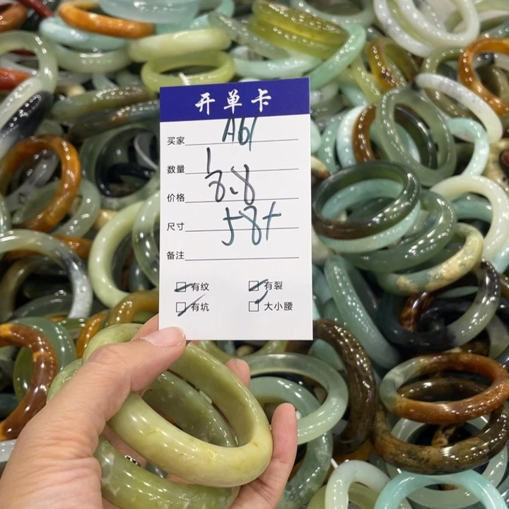 蛇纹石玉未镶嵌手镯多样性