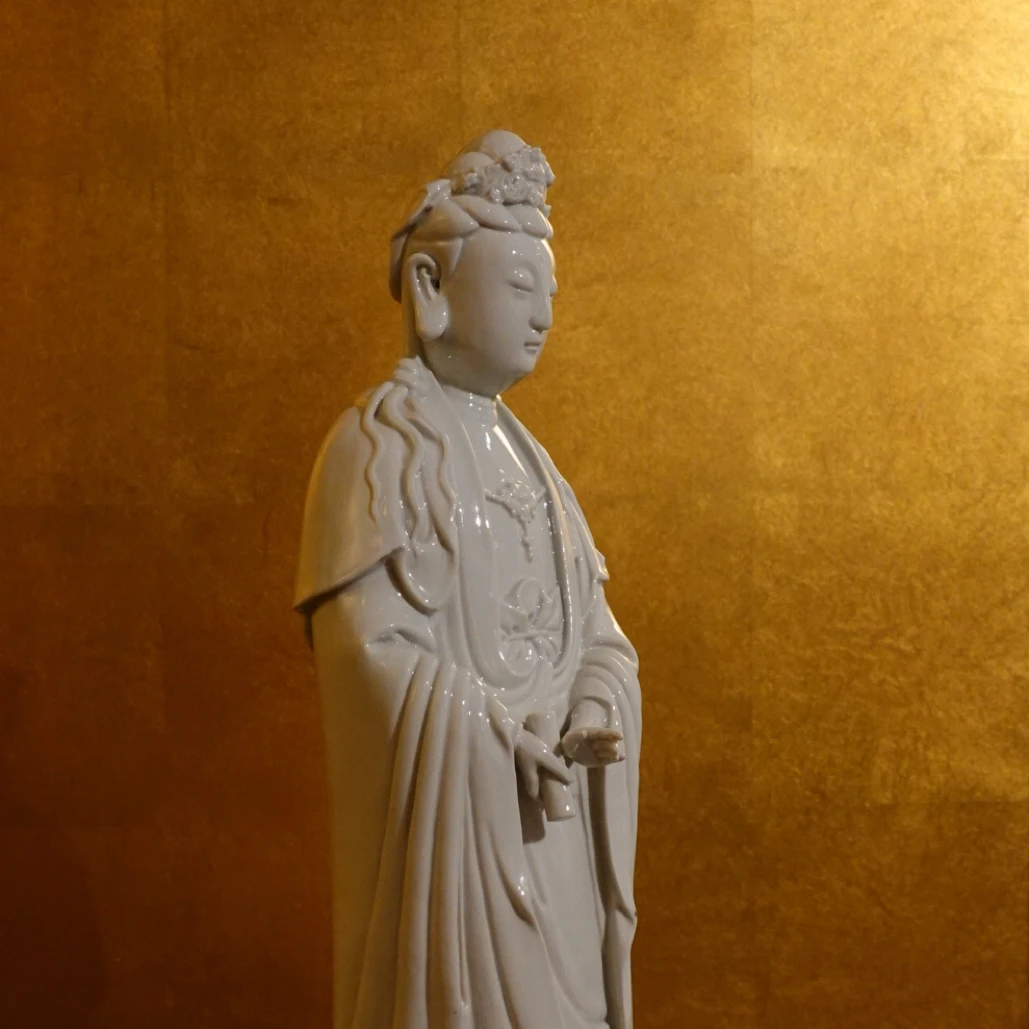 文房执卷观音造像42cm
