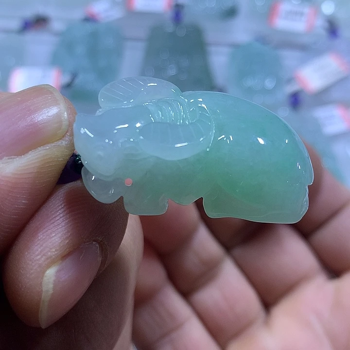 翡翠未镶嵌颈饰天然翡翠A货吊坠