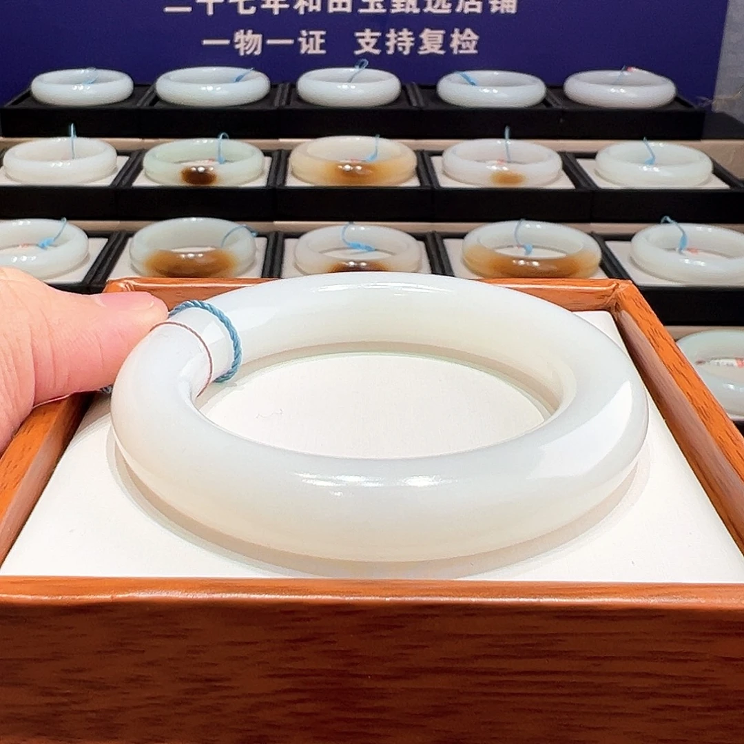 和田玉未镶嵌手镯